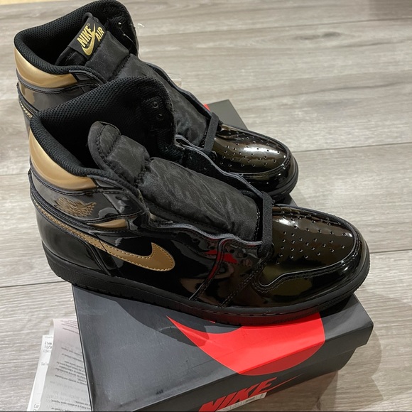 Air Jordan 1 Retro High OG Metallic Gold Black - Picture 5 of 9